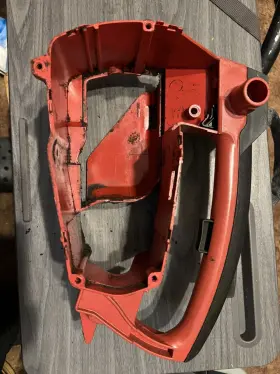 100019 Homelite 10748c Little Red Xl Chassis Engine Case Used Fair Condition. No.