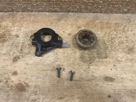505199903 Husqvarna 562 562xp Good Used Oem Oil Pump Assembly With Worm Gear Screw
