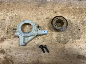 505199911 Husqvarna 545 M2 550xp Mark 2 Used Oem Oil Pump With Worm Wheel Assembly