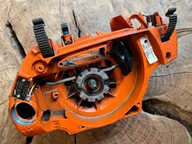 537209308 Husqvarna Oem Chainsaw Case Crankcase With Heated Handle Generator 575xp 576xp Xp