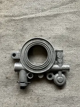 589028401 Husqvarna Oil Pump Assembly Genuine Oem