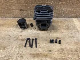 590330506 Husqvarna 550xp Mark 2 Complete Oem Good Used Piston And Cylinder Kit