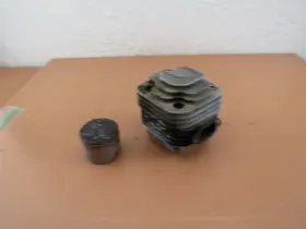 47zn4 Jonsereds 66e Oem Cylinder And Piston