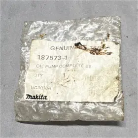 187573-1 Makita Oil Pump Complete Uc3030a Chainsaw Plastic White Black 1 Pack
