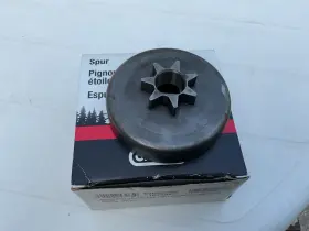 107504x Oregon #107504x Consumer Spur Sprocket .325 Inch - 7 Tooth Sears Poulan