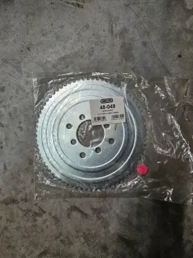 48-049 Oregon New Old Stock Sprocket Part # 72 Tooth #35 Chain