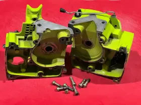 530014742 Poulan Oem 1800 2000 2300av Crankcase Assembly With Screws Right And Left